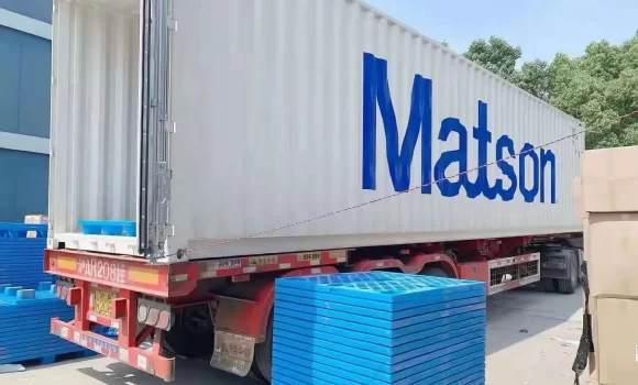 Matson loads cargo
